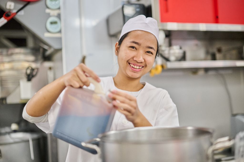 スタッフの仕事風景